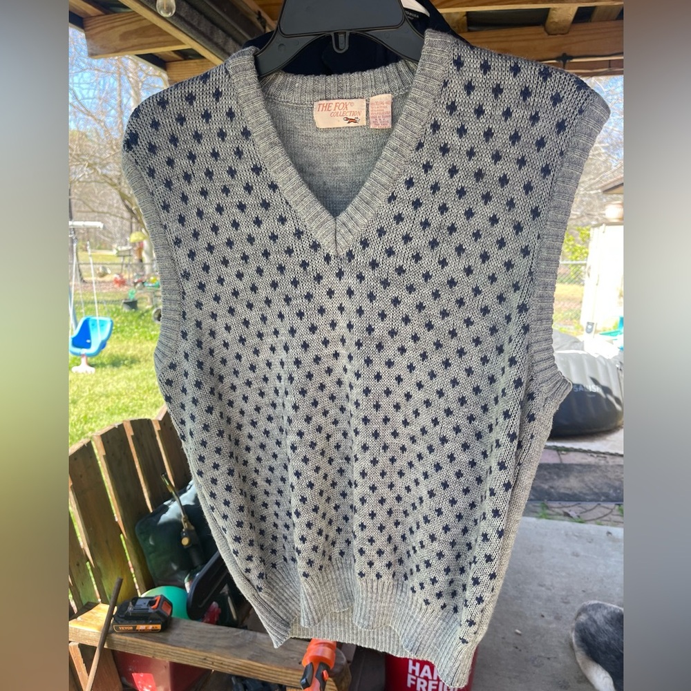 VTG V-neck knit sweater vest from The Fox Collection-size XL